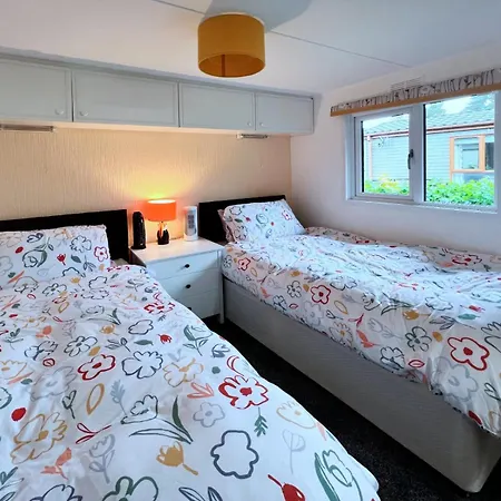 By The - District - Hot Tub Prázdninový dům