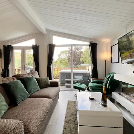 Vakantiehuis By The - District - Hot Tub