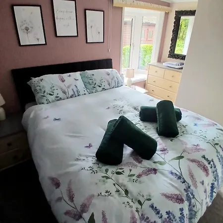 By The - District - Hot Tub Nyaraló